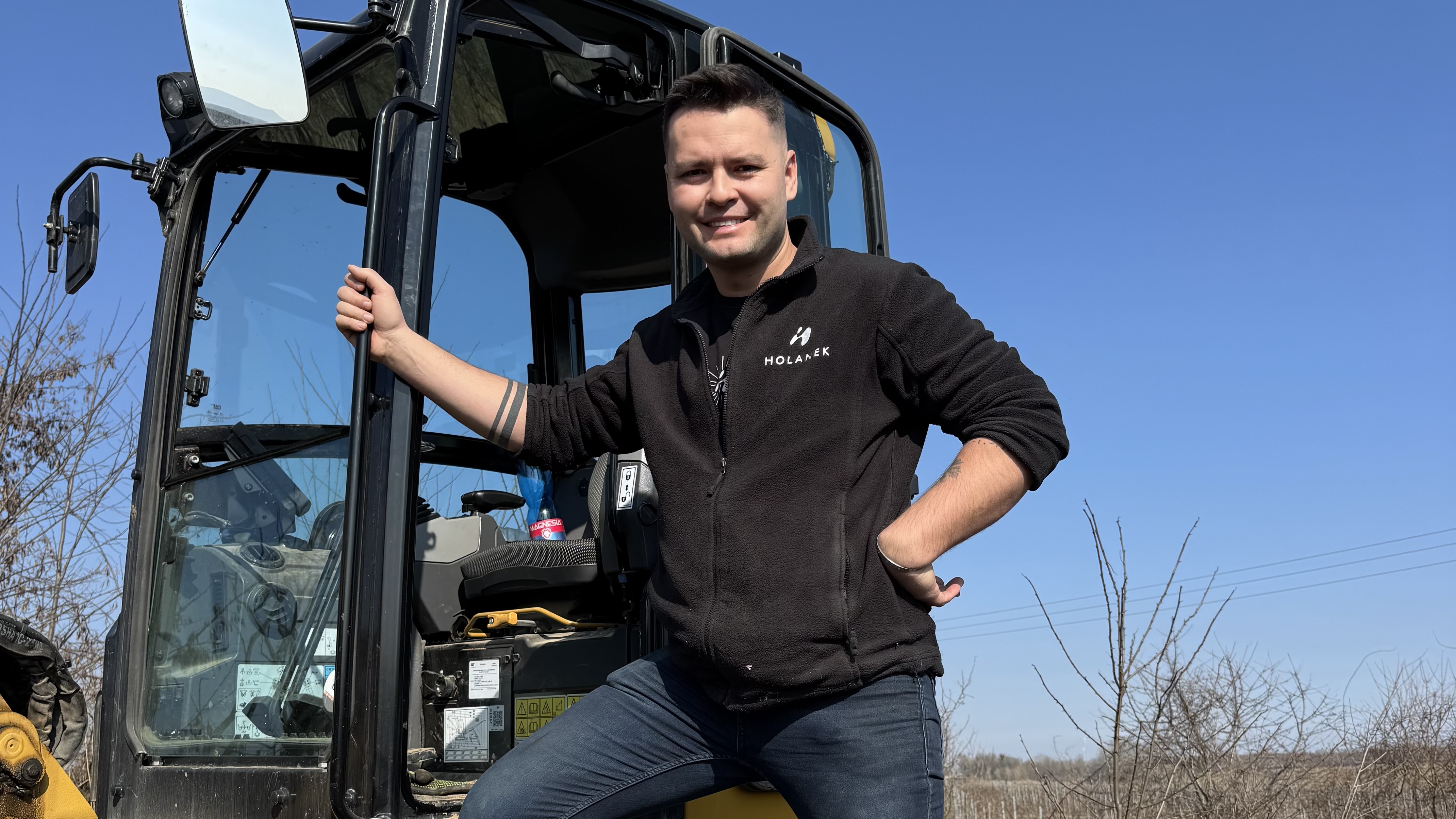 Oprava cest ve vinici | Bagr a traktor v akci