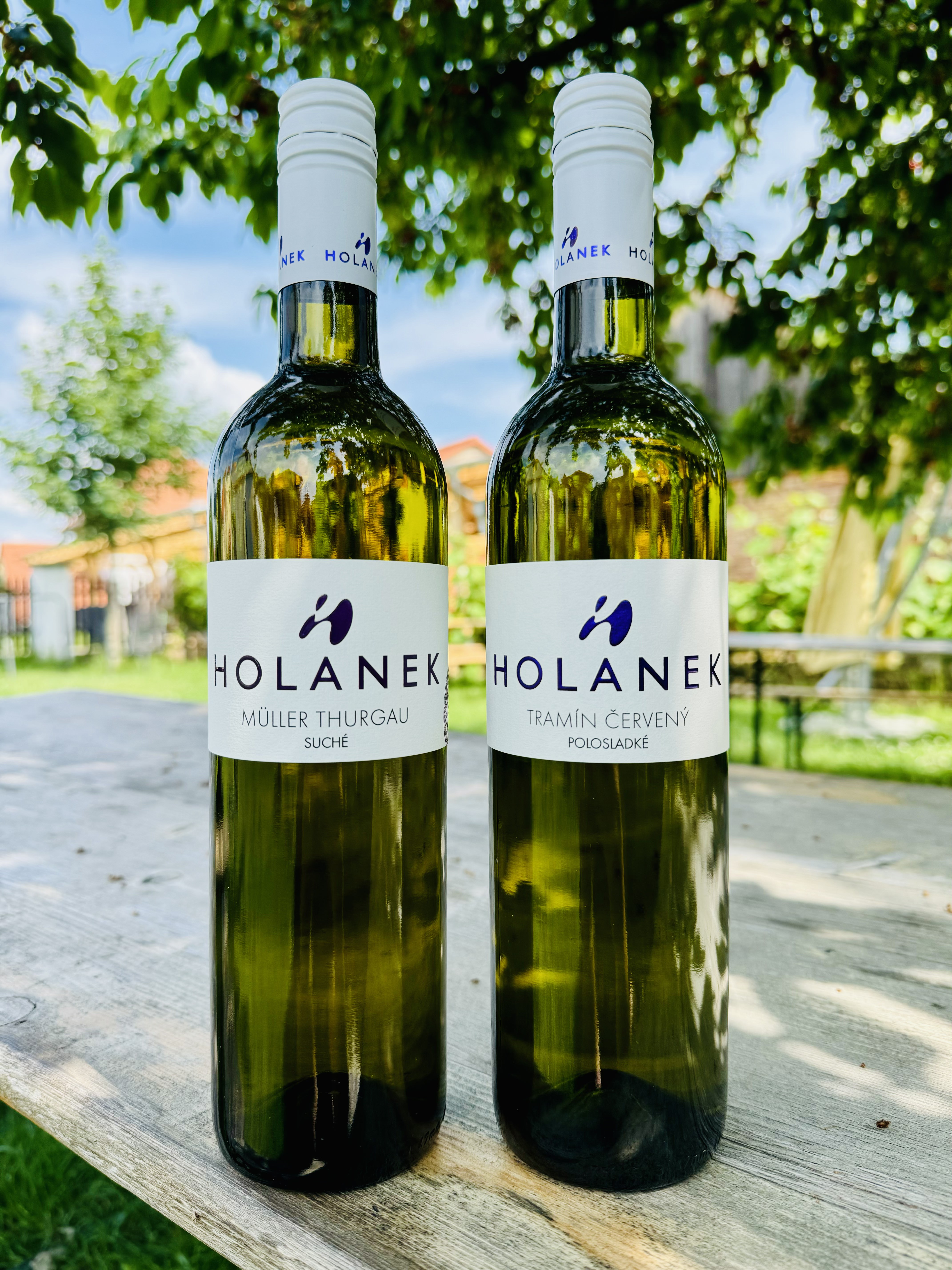 AKCE na Tramín červený polosladký a Müller Thurgau suchý